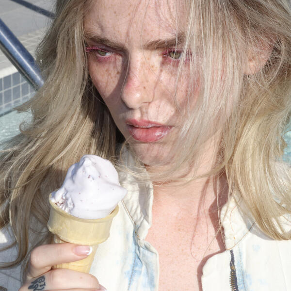 Keni Titus - pretty in pink