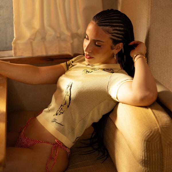 Zhamira Zambrano - No Me Quiero Ir