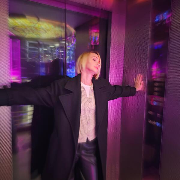 Илена - На лифте